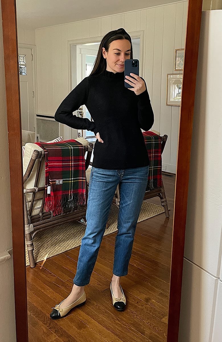 Black top and jeans preppy outfit idea