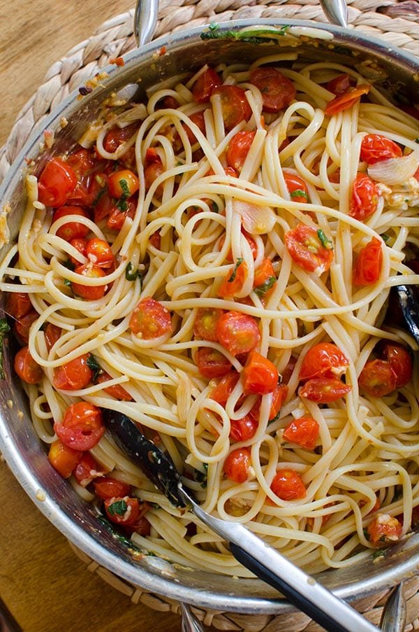 pasta-with-tomatoes-and-garlic